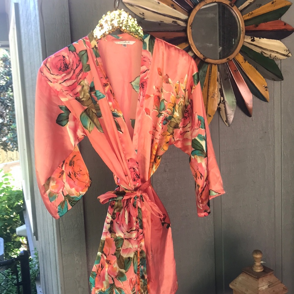 Chic Floral Robe and gold sequin hanger